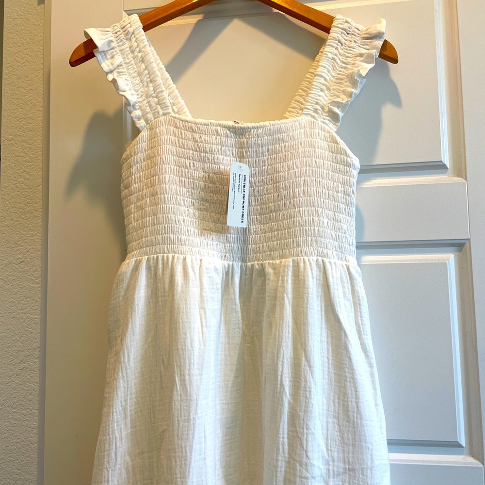 NWT soma smocked white dress with built in bra! Size Xs.